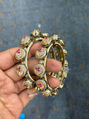 Mosonaite Bangle Pacheli (Openable) Ruby