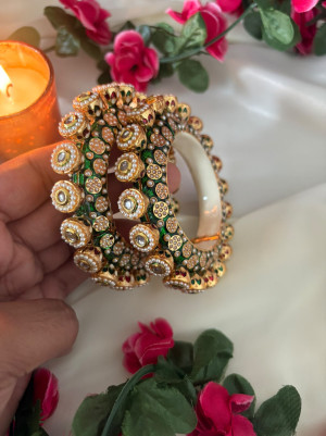 Rajwadi Kundan Meenakari Pacheli (Emerald Green)